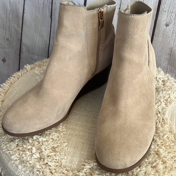 Light tan microsuede booties - Picture 3 of 4